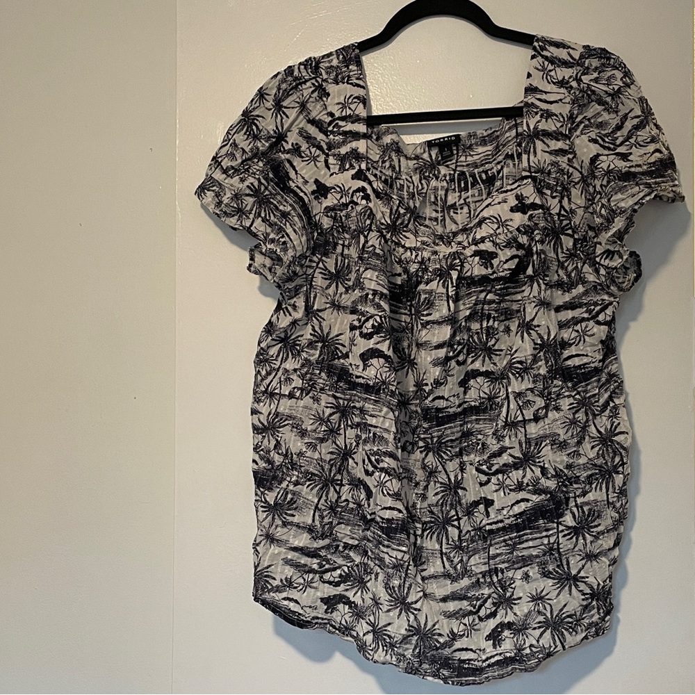 SOLD! Torrid Black and White Tropical Print Square Neck Blouse Size 1